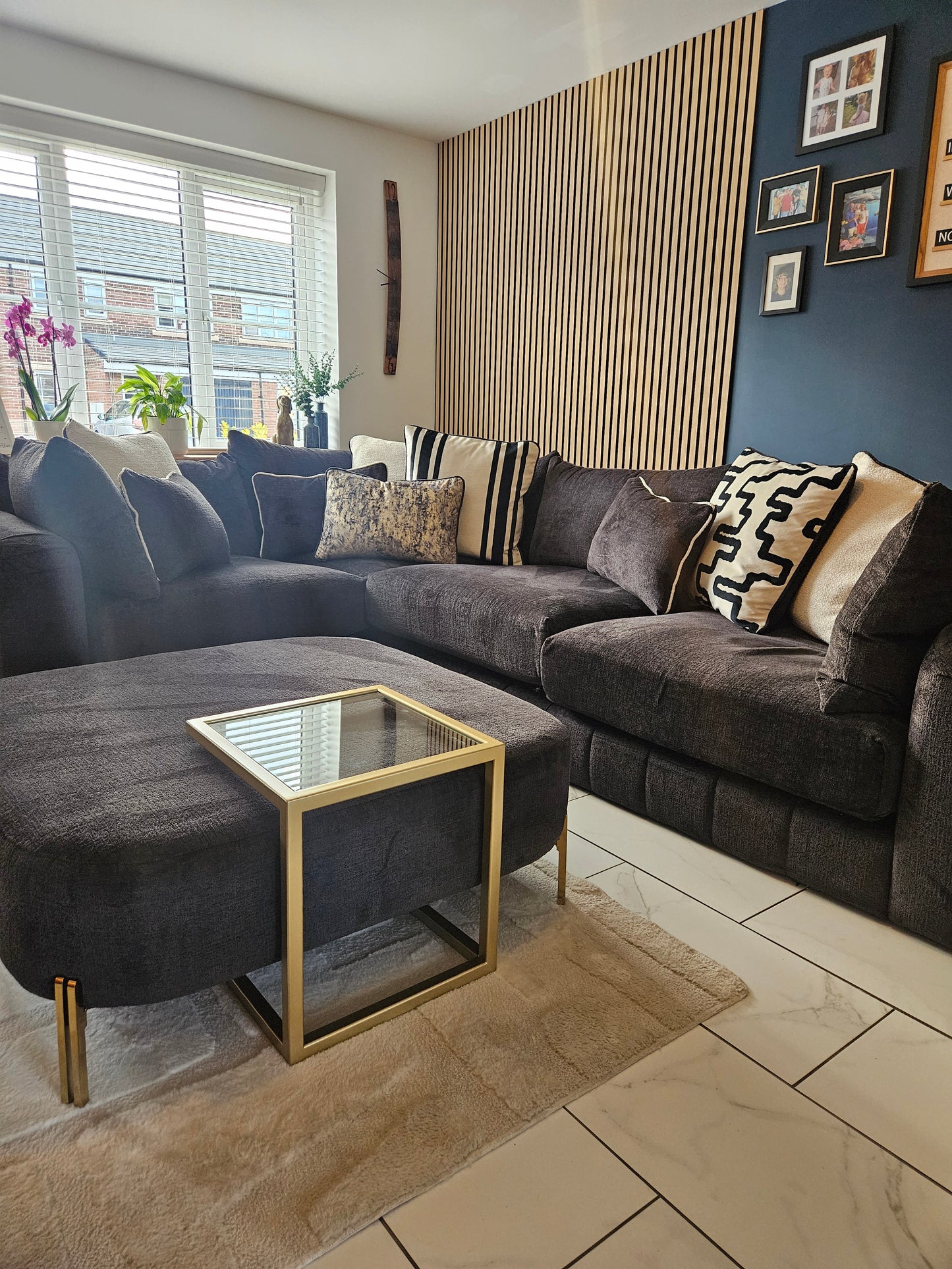 Cantilever ottoman table - DK Fabrications